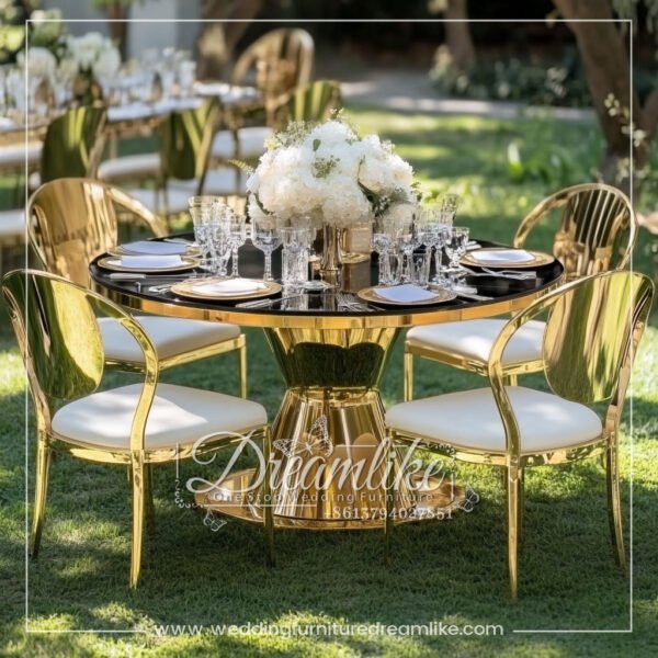 Elegant Wedding Dining Table – Black Mirror Glass & Gold Curved Base