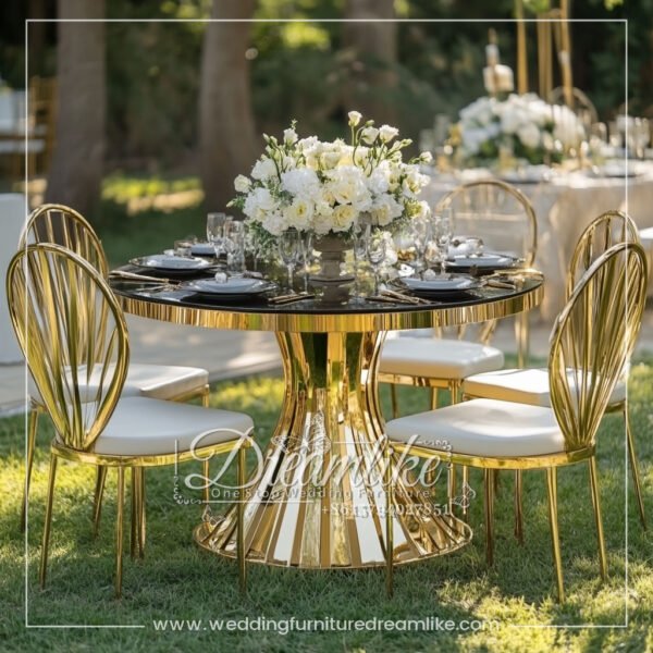 Sophisticated Wedding Dining Table – Black Mirror Glass with Gold Base