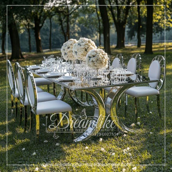 Silver Mirror Outdoor Wedding Table